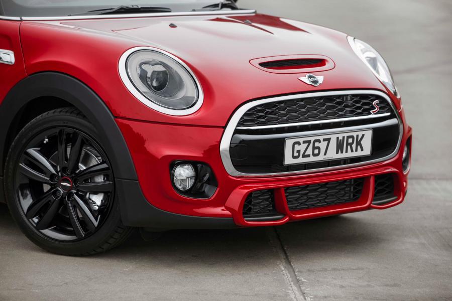 Детали экстерьера Mini Cooper S Works 210 (F56) 2017 года  (UK) (фото 2 из 9)